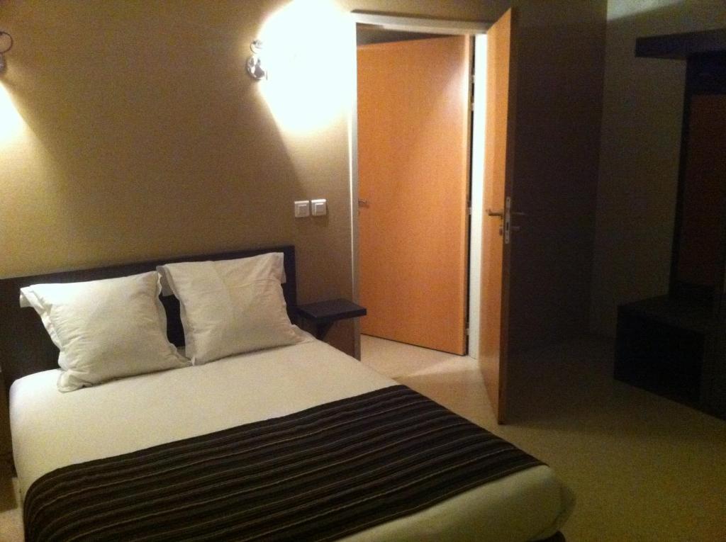 Fasthotel Le Rale Des Genets - Un Hotel Fh Collection Dun-sur-Meuse Номер фото