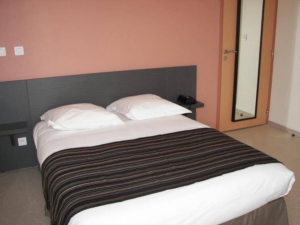 Fasthotel Le Rale Des Genets - Un Hotel Fh Collection Dun-sur-Meuse Екстер'єр фото